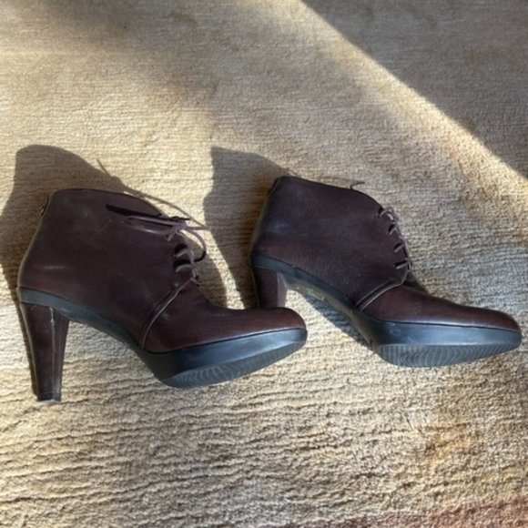 Stuart Weitzman Brown Leather Lace Up Heeled Boots, Size 6 - Picture 10 of 13